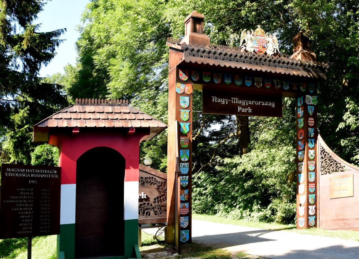 Nagy-Magyarorszag Park Bed & Breakfast Isztimer Ngoại thất bức ảnh