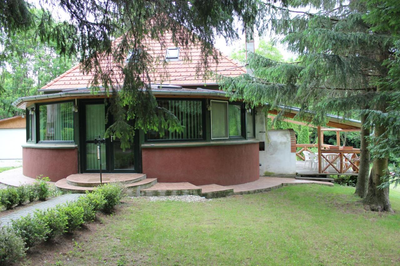 Nagy-Magyarorszag Park Bed & Breakfast Isztimer Ngoại thất bức ảnh