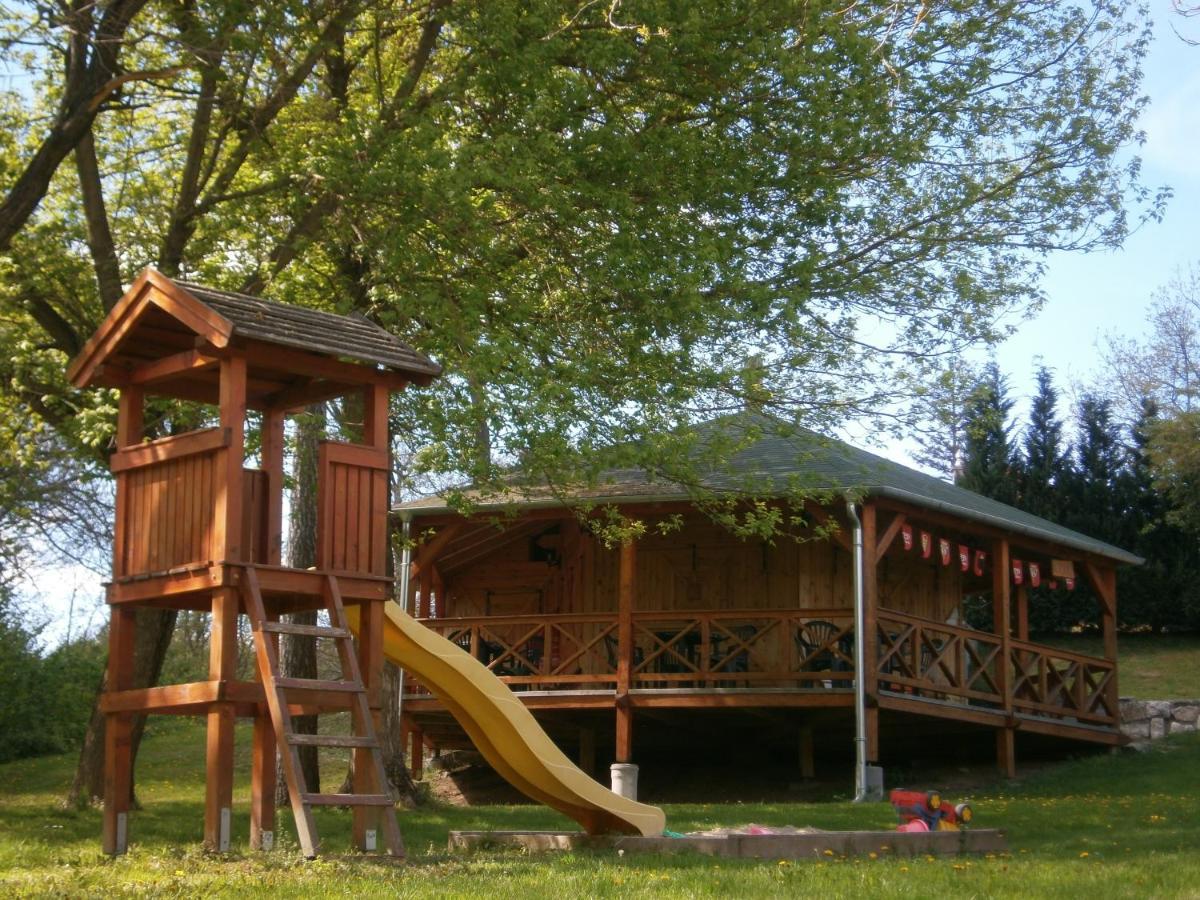 Nagy-Magyarorszag Park Bed & Breakfast Isztimer Ngoại thất bức ảnh