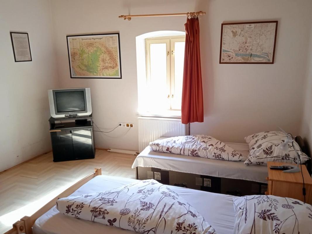 Nagy-Magyarorszag Park Bed & Breakfast Isztimer Ngoại thất bức ảnh