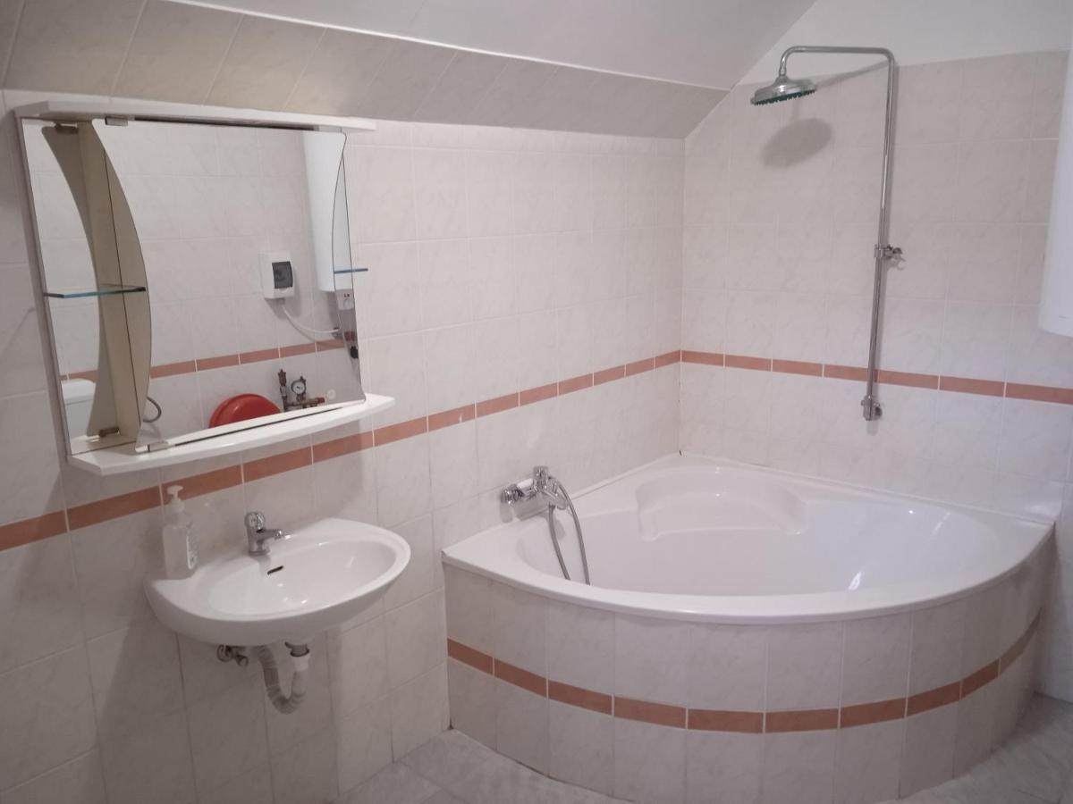 Nagy-Magyarorszag Park Bed & Breakfast Isztimer Ngoại thất bức ảnh
