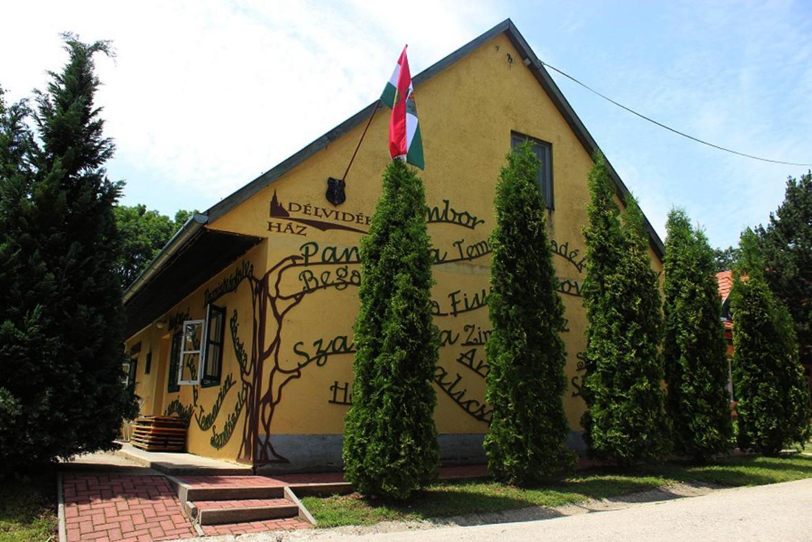 Nagy-Magyarorszag Park Bed & Breakfast Isztimer Ngoại thất bức ảnh